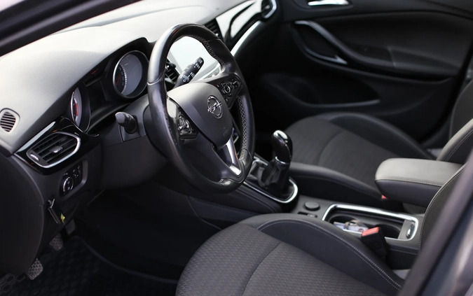 Opel Astra cena 30000 przebieg: 224330, rok produkcji 2016 z Pszów małe 704
